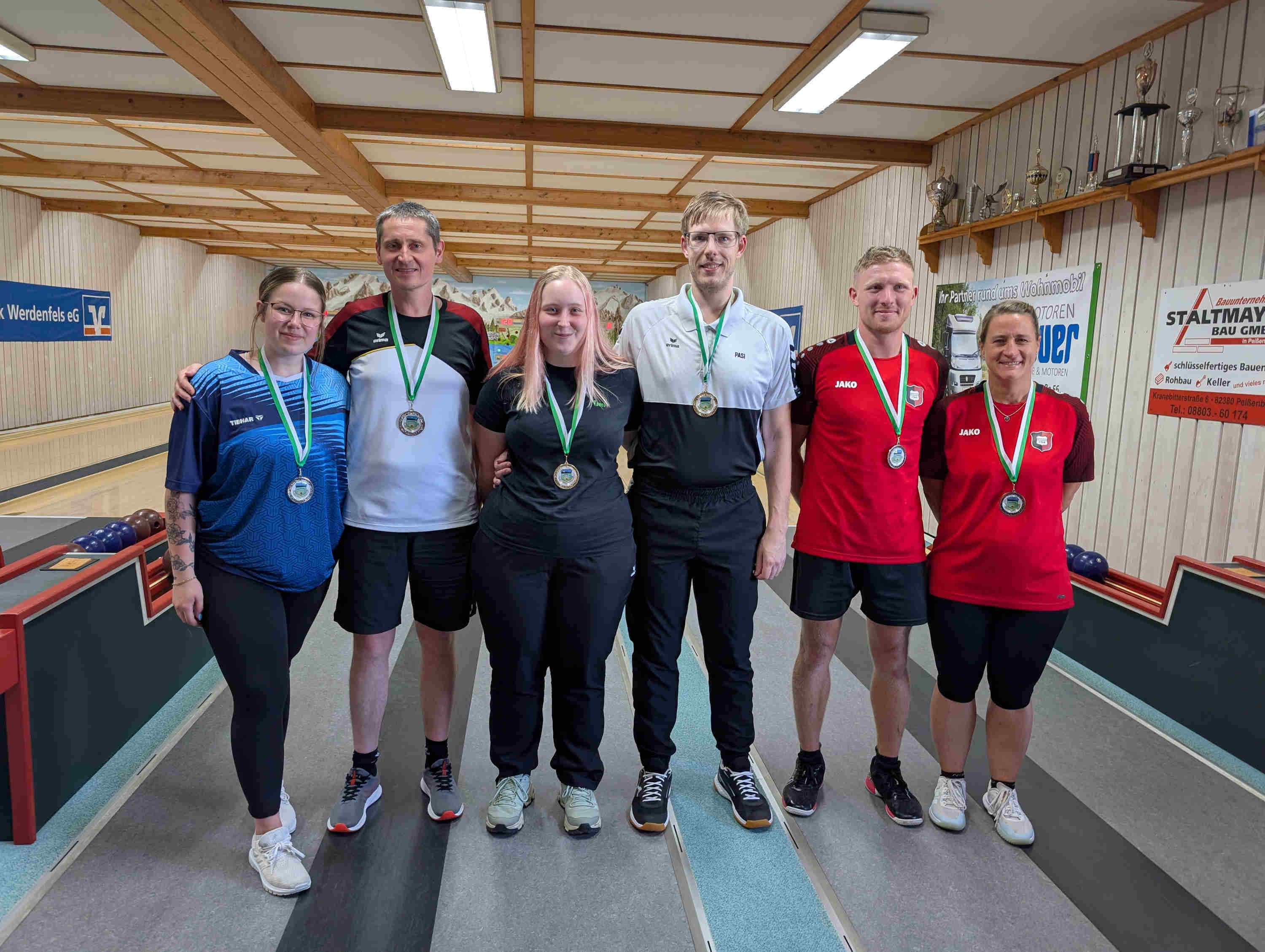 Bezirksvorentscheidung Tandem Mixed - 2026von links: Anna Steinbrecher und Alois Kriesmair, Tamara Hey und Pascal Schouten, Markus Montag und Sylvia Winkler